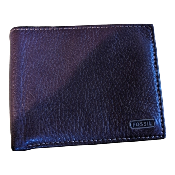 Fossil Pebbled Brown Leather Bi-fold Wallet EUC - Picture 1 of 9